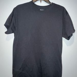 simple plain black tee, great basic for layering or to just wear on its own!!